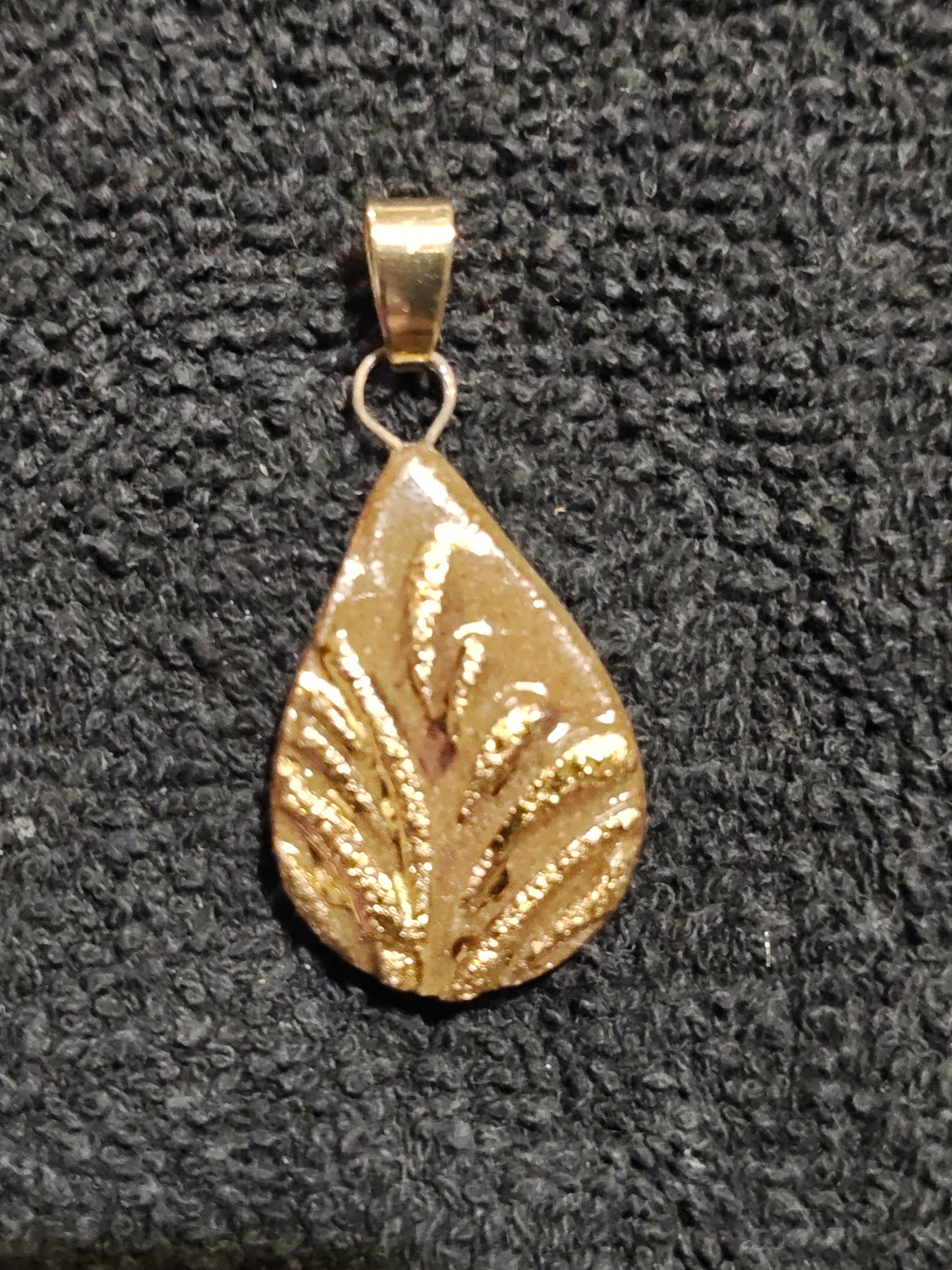 Small Gold Scrollwork Pendant - P127