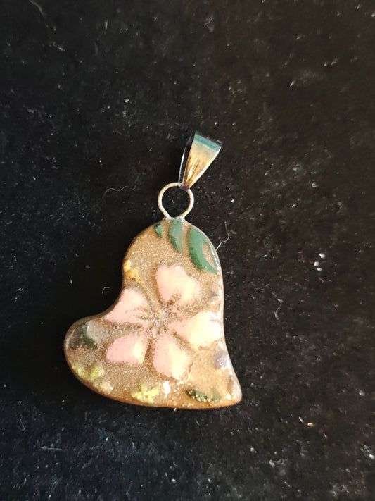 Heart Shaped Floral Pattern Pendant - P49