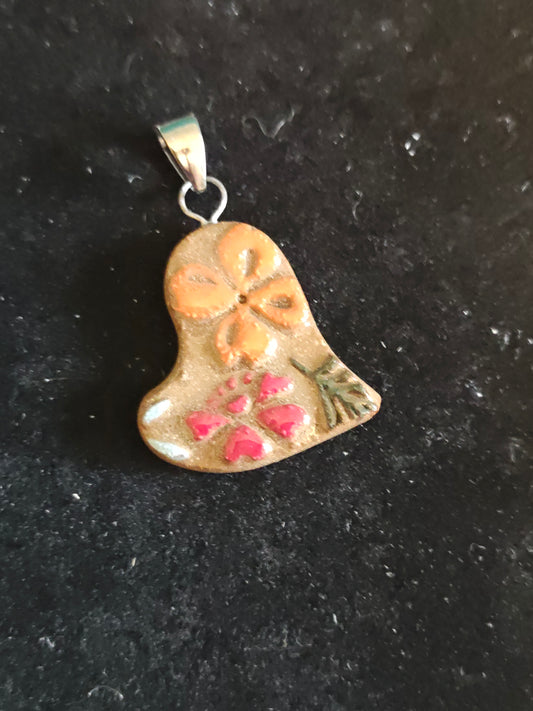 Heart Shaped Floral Pattern Pendant - P51