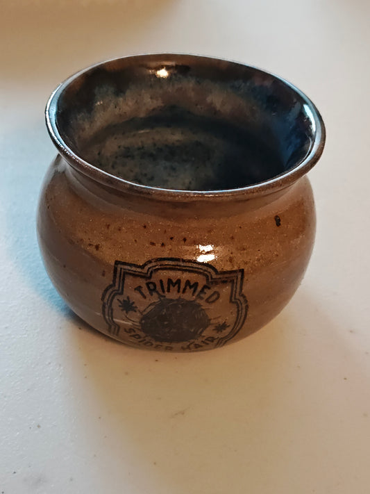 Small Trimmed Spider Hair Pot