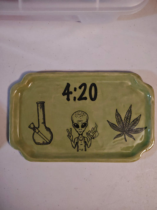 Alien Smoking Plate